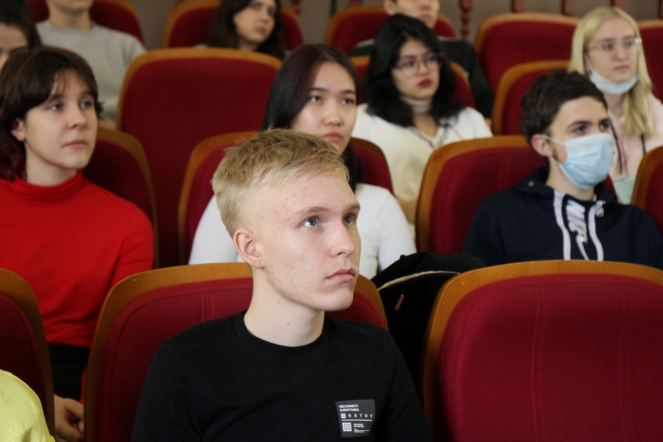 Ямальские школьники посетили Педиатрический университет 16