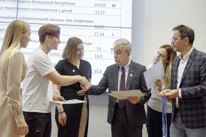 В СПбГПМУ подвели итоги студенческой конференции по хирургии 82