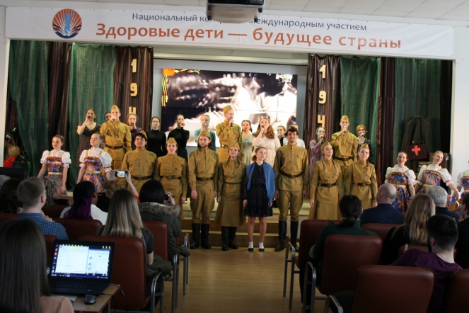 Студенты СПБГПМУ исполнили песни Победы 83