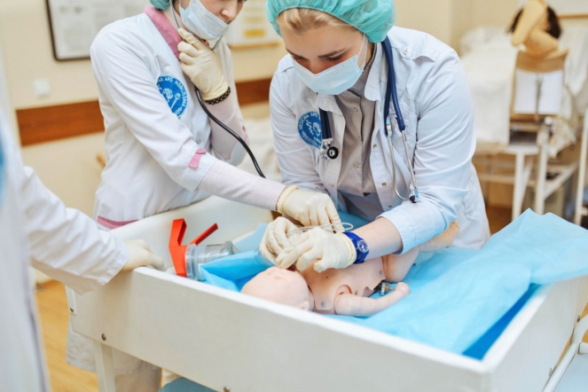 Студенты Педиатрического университета делают первые шаги в медицине