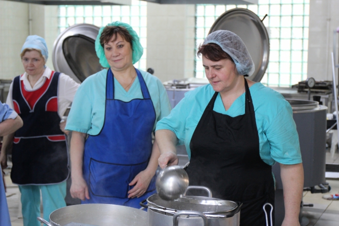 О вкусной и здоровой пище: чем кормят детей в клинике СПбГПМУ