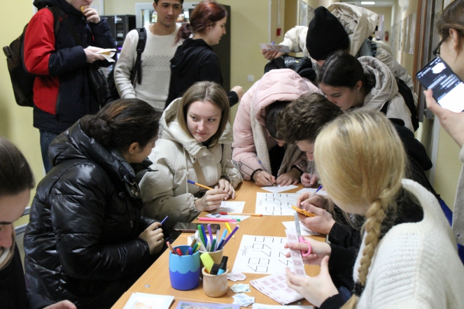 Студенты СПбГПМУ провели акцию ко Дню матери 7