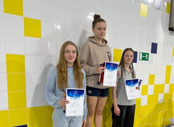 Команды по плаванию двух медицинских вузов Петербурга померились силами