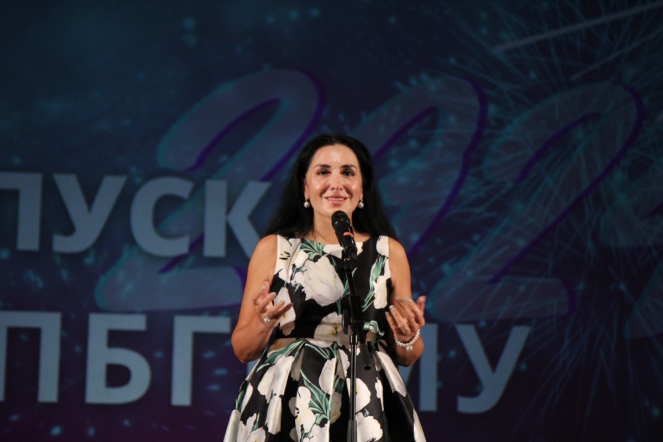 В Педиатрическом университете вручили дипломы выпускникам 43