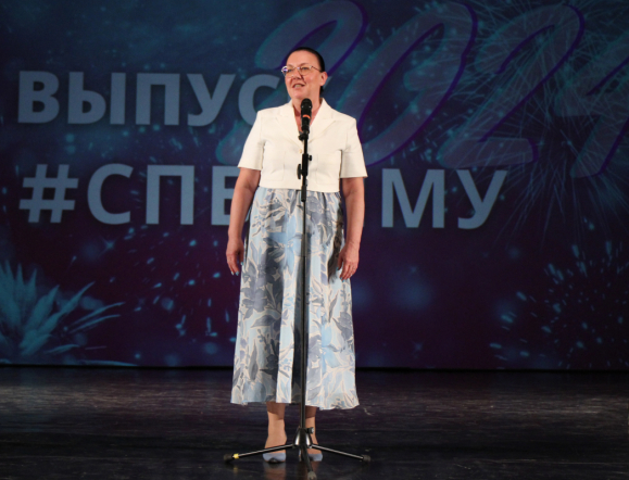 В Педиатрическом университете вручили дипломы выпускникам 50