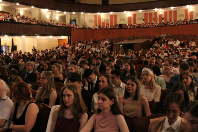 В Педиатрическом университете вручили дипломы выпускникам 58