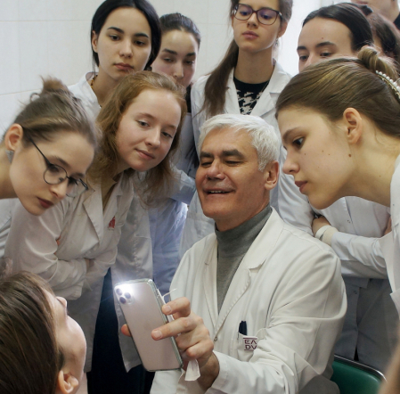 На кафедре дерматовенерологии открыли галерею акварелей середины XIX века 3