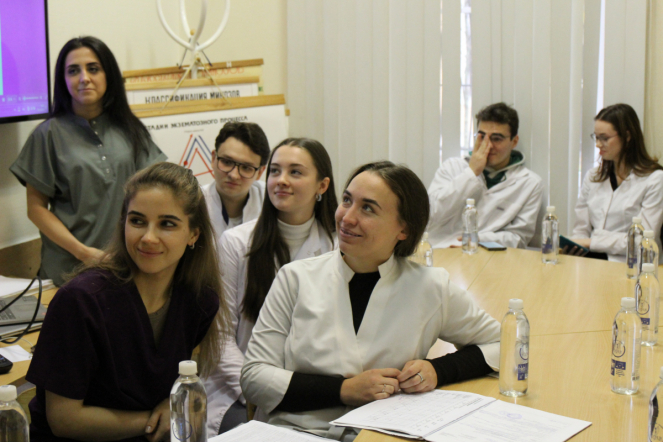 На кафедре дерматовенерологии открыли галерею акварелей середины XIX века 15