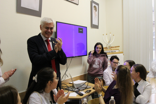 На кафедре дерматовенерологии открыли галерею акварелей середины XIX века 16