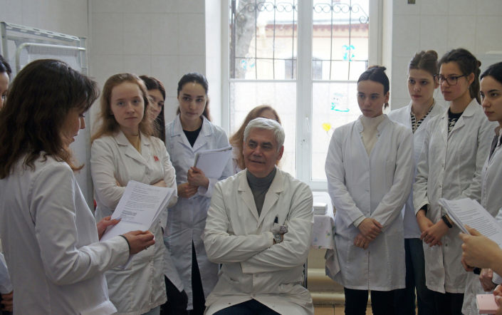 На кафедре дерматовенерологии открыли галерею акварелей середины XIX века 23