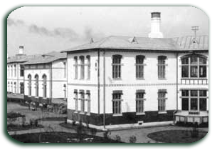 ﻿Клиника при университете является наследницей городской детской больницы &laquo;В память священного коронования их Императорских Величеств&raquo;. Она приступила к приему больных 25 мая 1905 года.